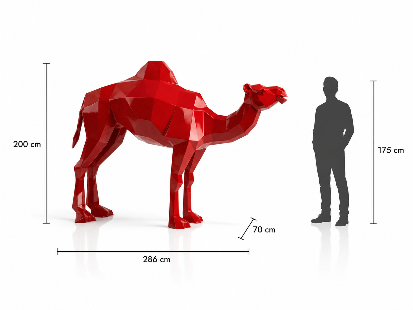 Cette visualisation présente la Grande Sculpture de Chameau Polygone à l’échelle réelle, comparée à une silhouette humaine de 175 cm. Avec une hauteur de 200 cm, cette sculpture monumentale de chameau affirme une présence élégante, authentique et résolument contemporaine. Son design polygonal facetté, inspiré de l’art géométrique et du style origami, met en valeur la silhouette emblématique du chameau, symbole de résistance, de voyage et de culture, en faisant une pièce décorative remarquable pour les villas, hôtels, jardins, showrooms, halls d’accueil, espaces paysagers, galeries d’art et entrées premium.