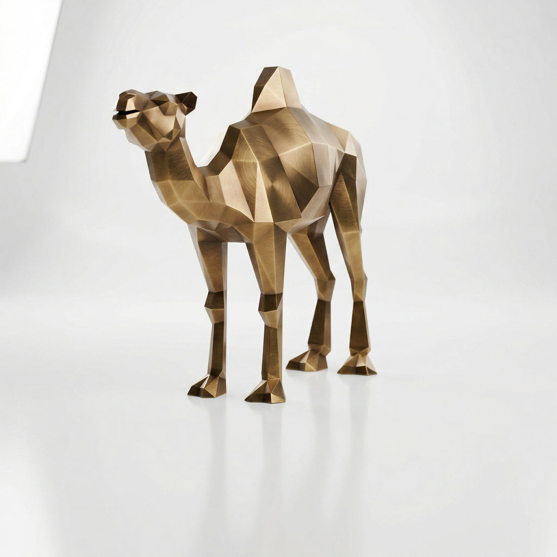 Grande Sculpture de Chameau Polygone - Sculpture Origami