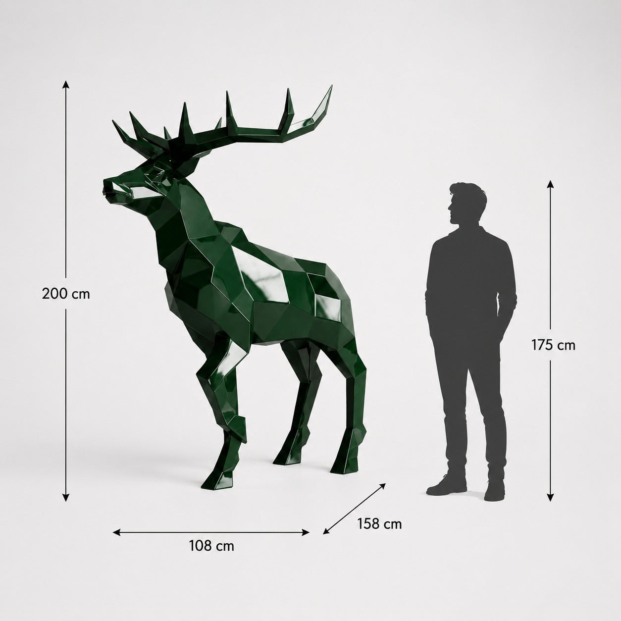 Cette visualisation présente la Grande Sculpture Cerf Royal Facettée à l’échelle réelle, comparée à une silhouette humaine de 175 cm. Avec une hauteur de 200 cm, cette sculpture monumentale de cerf affirme une présence majestueuse, élégante et contemporaine. Son design facetté, inspiré de l’art polygonal et du style origami, en fait une pièce décorative remarquable pour les villas, hôtels, jardins, showrooms, halls d’accueil, galeries d’art, espaces paysagers et entrées premium.