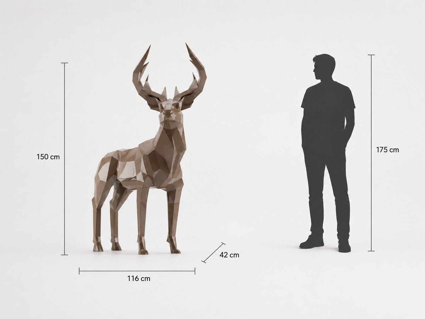 Cette visualisation présente la Grande Sculpture Cerf Majestueux Facettée à l’échelle réelle, comparée à une silhouette humaine de 175 cm. Avec une hauteur de 150 cm, cette sculpture de cerf offre une présence élégante, noble et contemporaine. Son design facetté, inspiré de l’art polygonal et du style origami, en fait une pièce décorative idéale pour les villas, hôtels, jardins, terrasses, showrooms, halls d’accueil, galeries d’art, espaces paysagers et entrées premium.